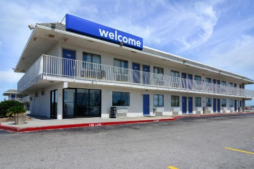 Motel 6-Galveston, TX image 11