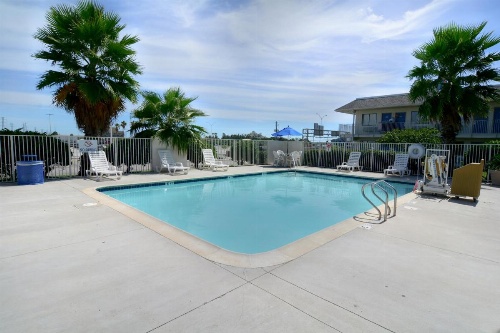 Motel 6-Galveston, TX image 7