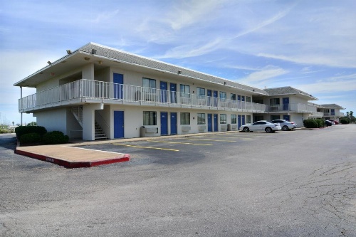 Motel 6-Galveston, TX image 9